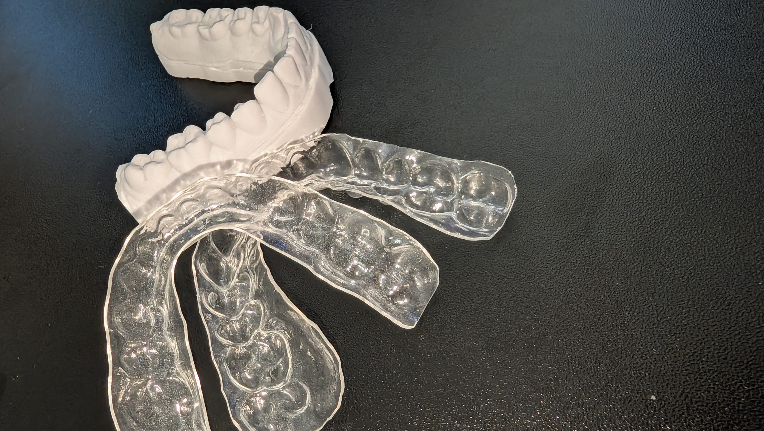 Custom night guard online: clear custom-fit night guards for teeth grinding made by FixUrSmile